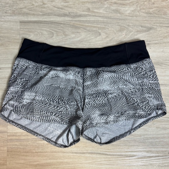 SOLD💕Lululemon Run Times Short II *4” EUC - Picture 7 of 9